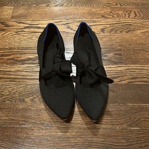 Black Rothy’s Pointed Toe Flats with Bow 8.5